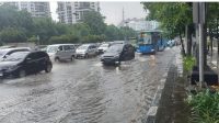 kawasan_jalan_di_jakarta_tergenang_banjir_840x576
